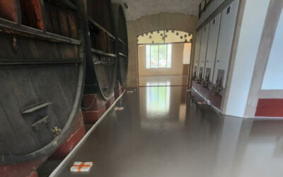 Coulage d’une chape fluide ciment dans une ancienne cave à vin de 460m2