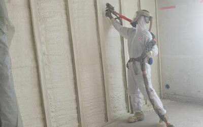 Isolation d&rsquo;un mur par mousse polyuréthane projetée